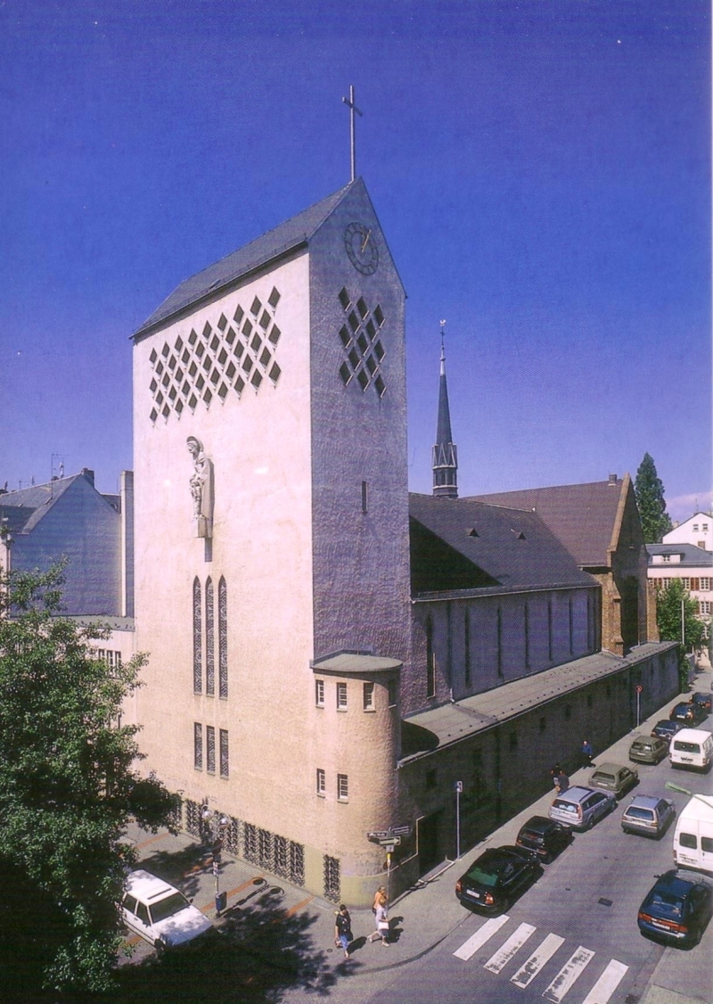 Blick auf den Turm der Neuen Josefskirche von der oberen Berger Strae aus