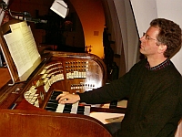 Kantor Notker Bohner an der Orgel